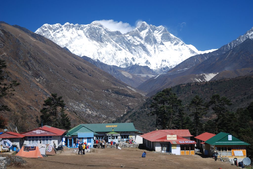 everest trekking trail